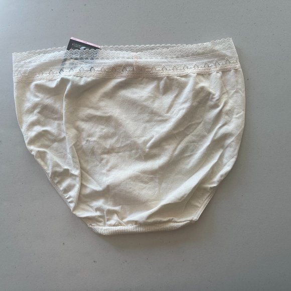 Bali Microfiber Hi Cut Brief 303J Light Beige Lace- Nude  Size 10/11 - Picture 2 of 2